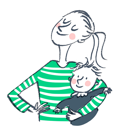 Une baby-sitter en t-shirt rayé vert souriant en tenant un nourrisson